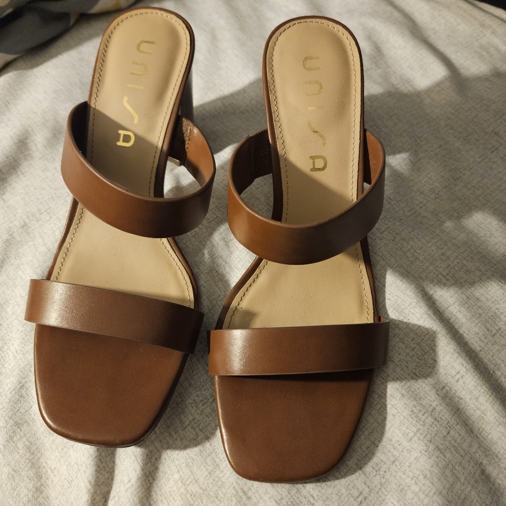 Unisa block sandals